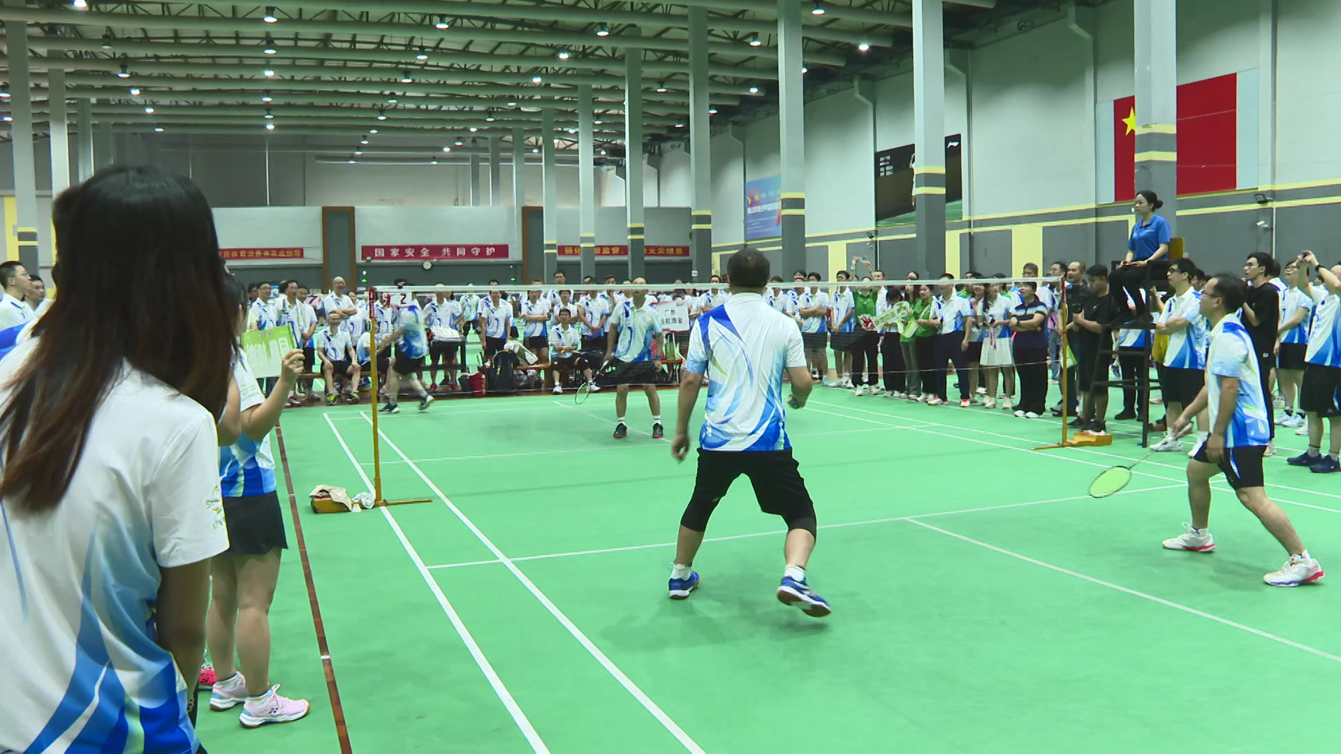 羽毛球决赛震撼开打,巅峰对决引爆全场 羽毛球决赛震撼开打,巅峰对决引爆全场