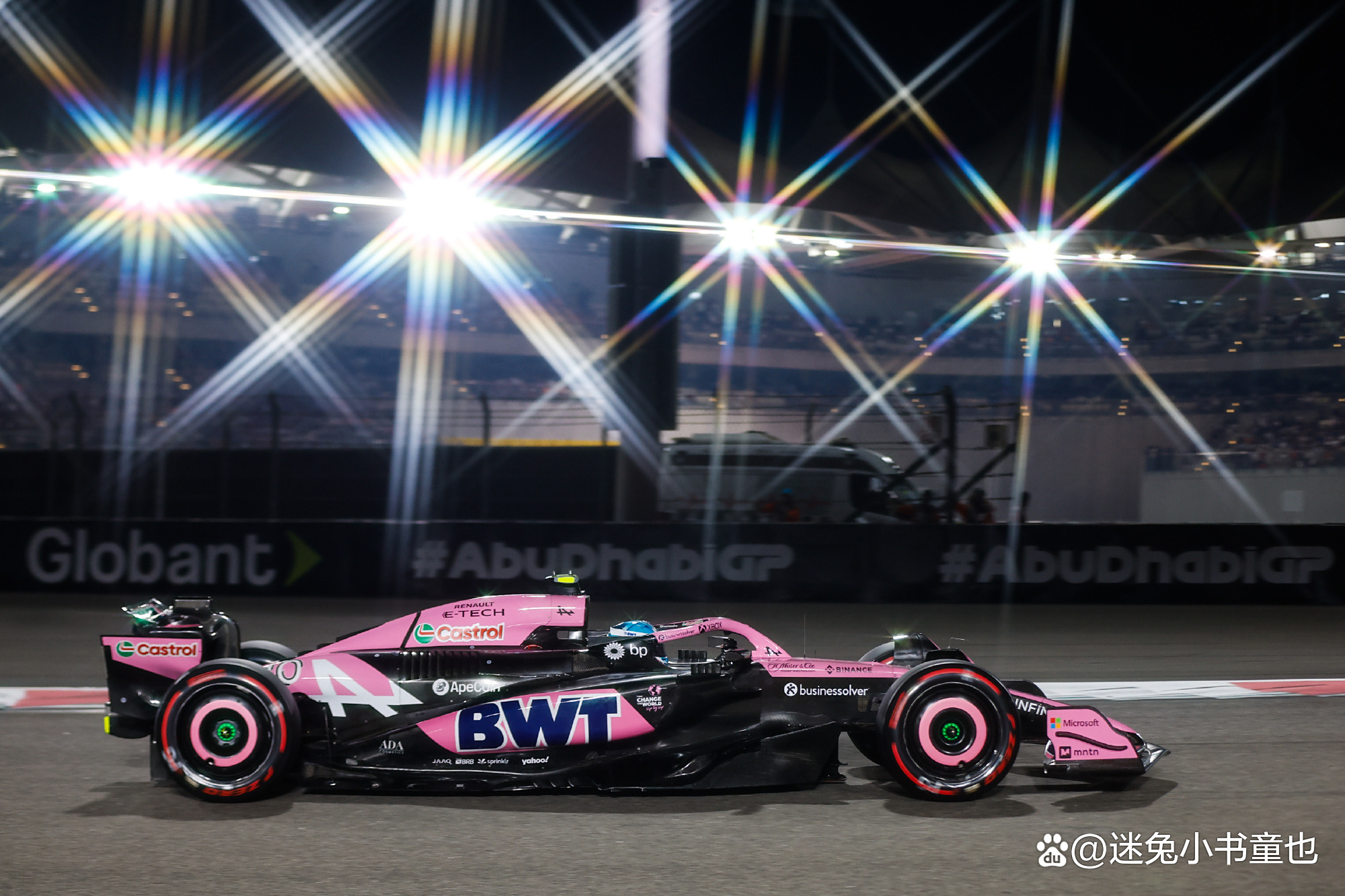 开云体育平台APP-迈凯伦绝杀雷诺车队，佩雷兹惊艳四座的简单介绍