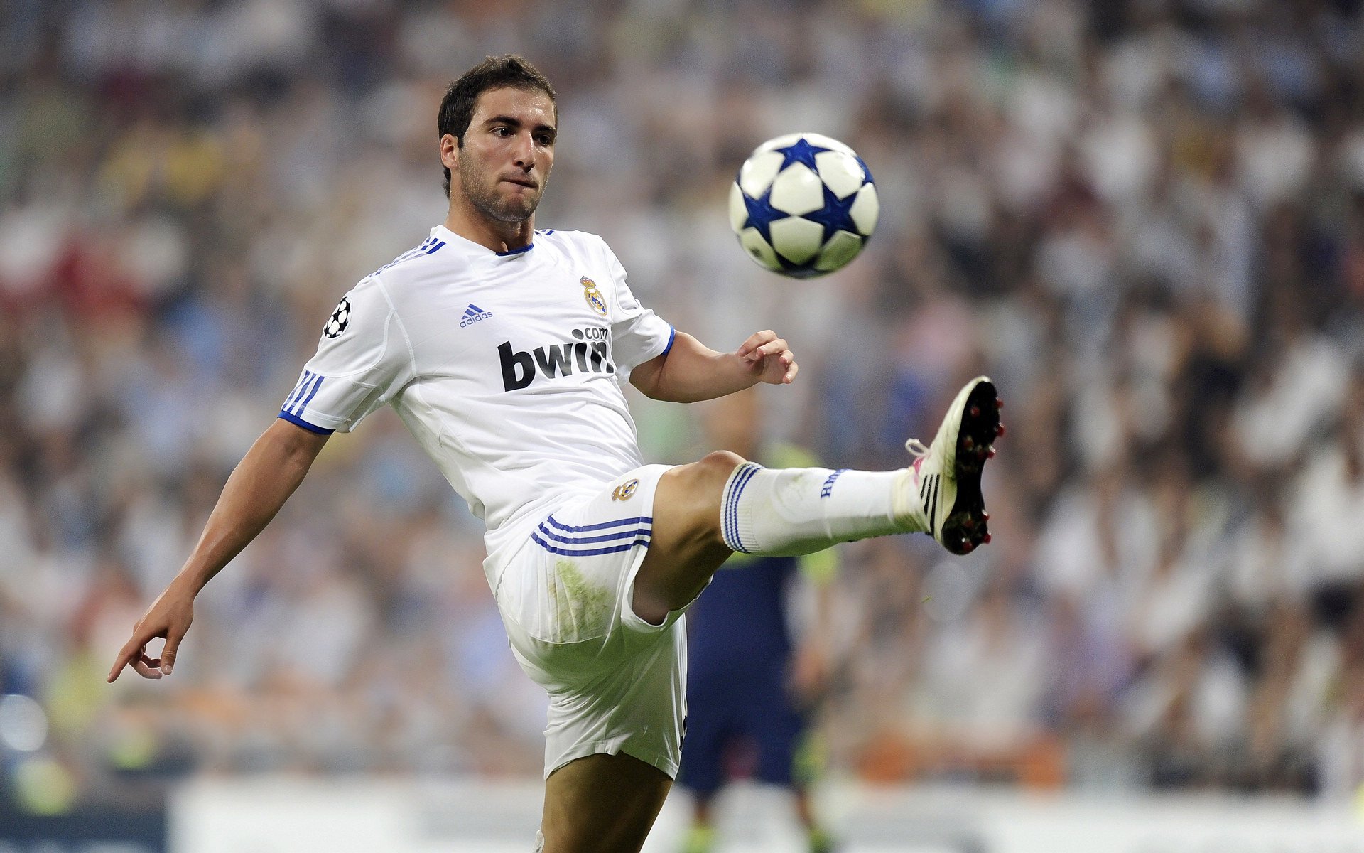 亚洲风暴席卷都灵！日本三将末节魔法，尤文王朝今夜崩塌？